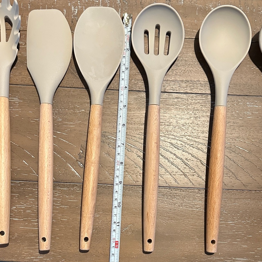 Kitchen Utensil Set- never used - Picture 4 of 5